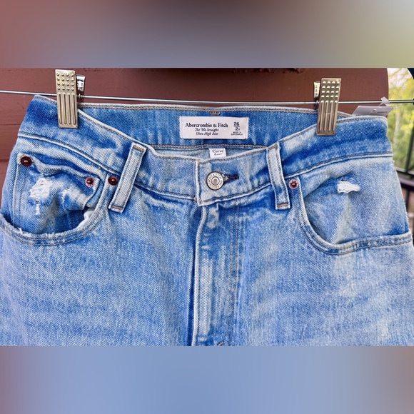 Abercrombie Curve Love 90s Ultra High Rise Straight Jeans - Picture 12 of 16
